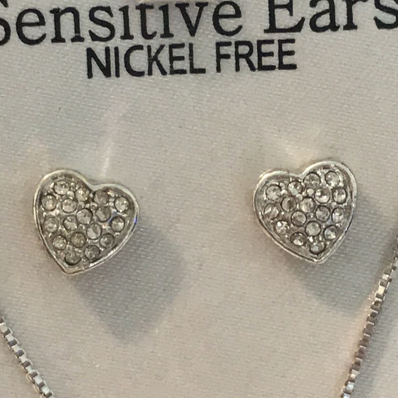 Silver tone & crystal heart necklace earrings set - Picture 2 of 7